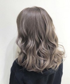 ラベージュカラーで艶ハイトーンスタイル