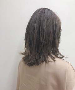 外ハネ上品セミロング