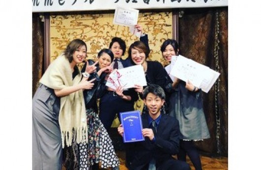 美容師って。