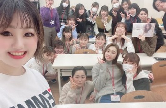ビューティ＆ブライダル専門学校へ